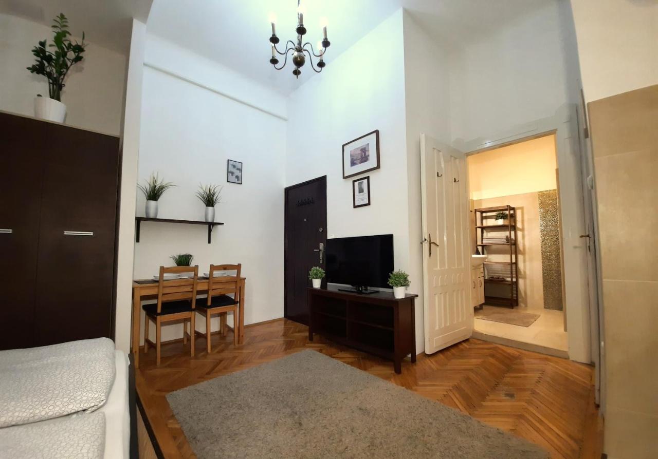 Central Gold Apartment Budapest Ngoại thất bức ảnh